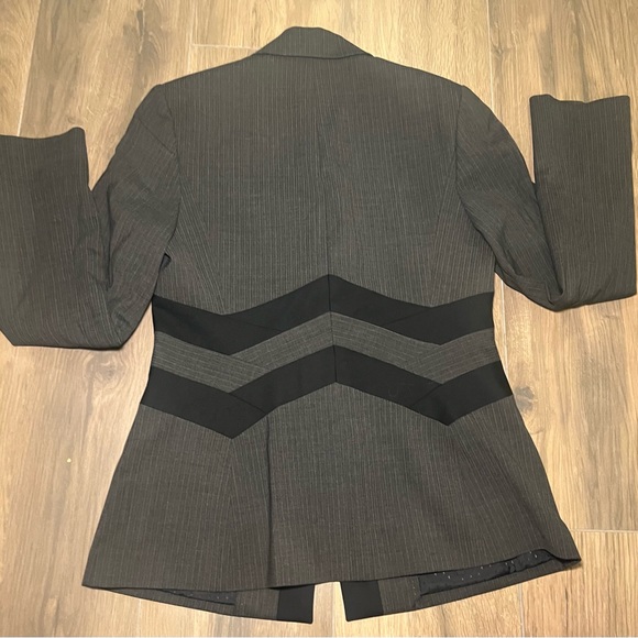 BCBG Max Azria Grey Wool Jacket/Skirt Suit Set with Black Zig Zag Detail Small - Picture 2 of 7